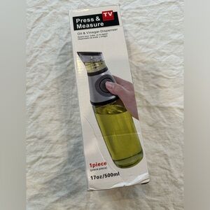 Press & Measure 500mL Glass Olive Oil Dispenser Bottle NEW IN BOX